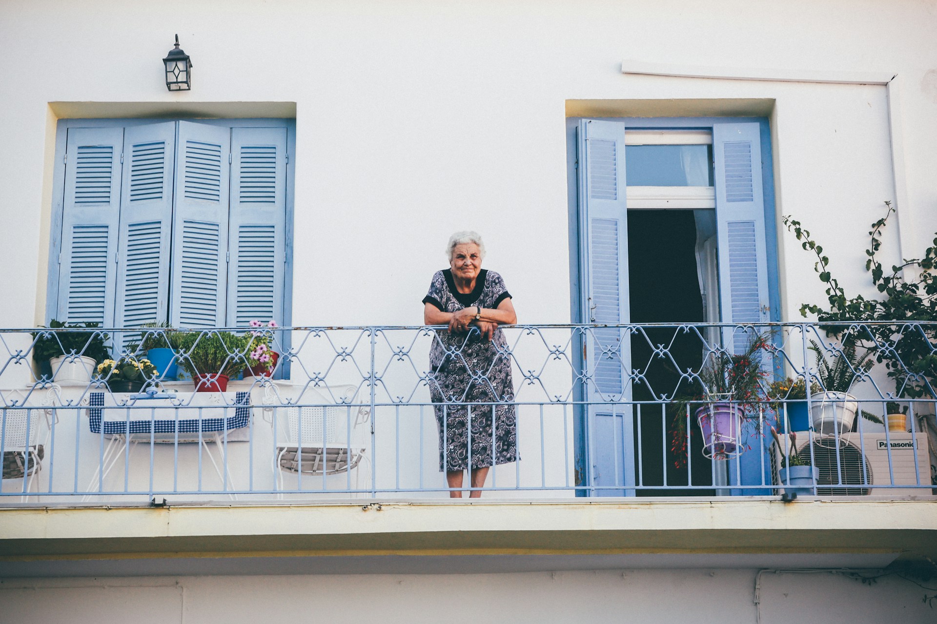 “el nudo propietario puede vivir en la vivienda”
